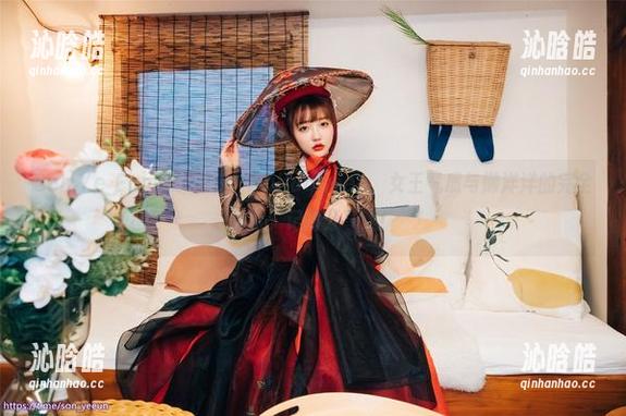 Son Ye Eun的LOOZY-Halloqueen，女王气质与懒洋洋的完全结合，记得分享哦！